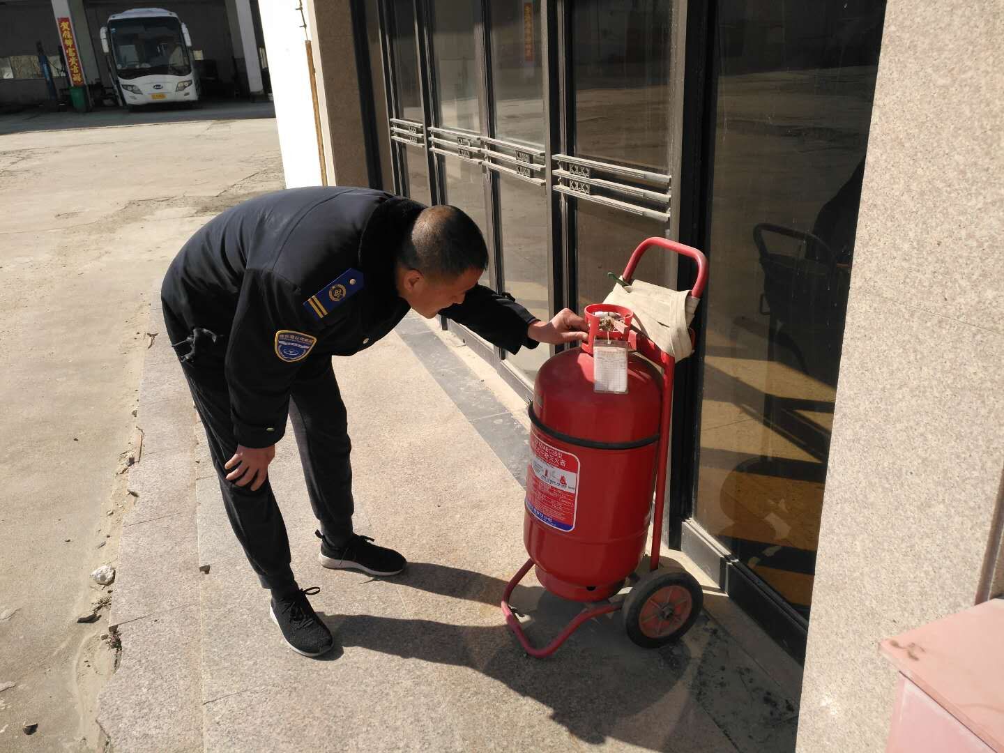 公交集團(tuán)公交事業(yè)一部針對(duì)響水化工廠爆炸事件開展隱患大排查大整治